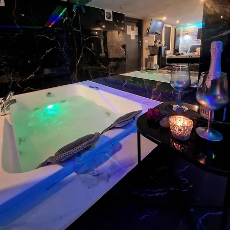 Jacuzzi Przy Plazy - *